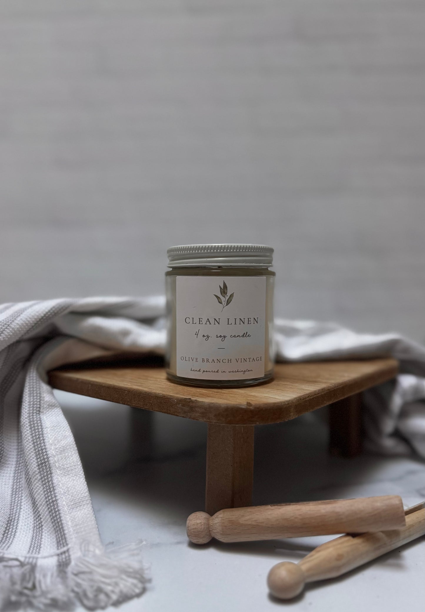 Clean Linen 4 oz candle